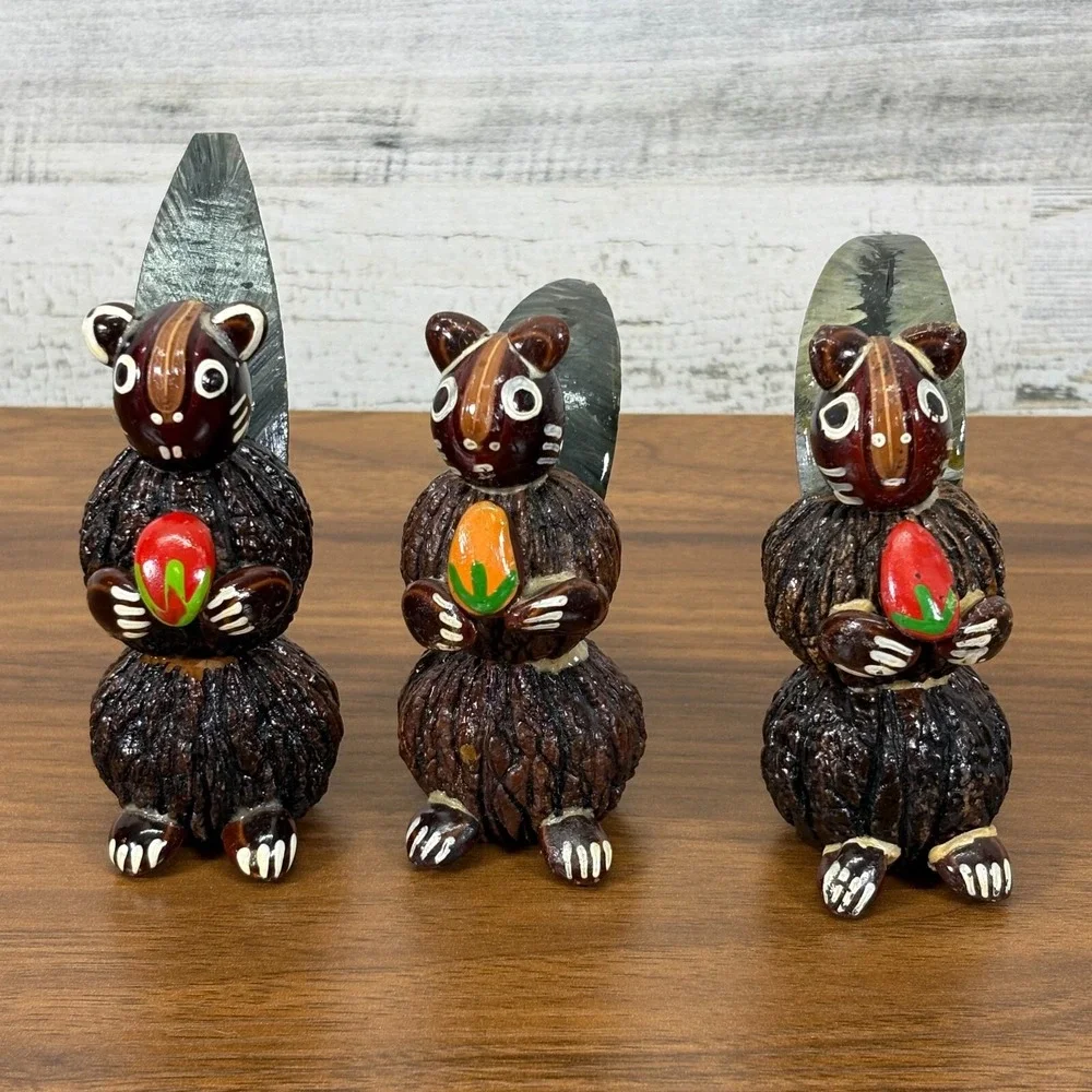 Vintage‎ Squirrel Hand Carved Hand Painted Wood Squirrels with Nuts 4' lot of 3
